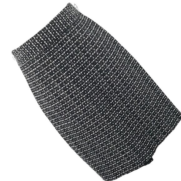 ANN TAYLOR! LUXE BLACK AND WHITE NUBBY WEAVE, FINE WOOL BLEND SKIRT! SZ 0 - Picture 1 of 8